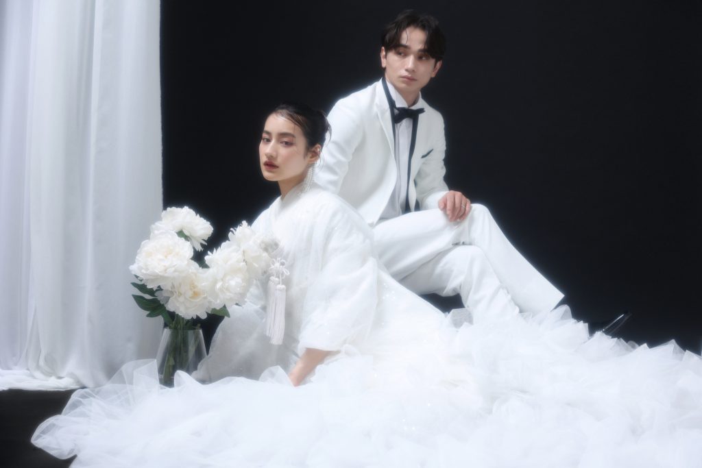 スタジオ、ロケーション、フォトスタジオ、ウェディングフォト、フォトウェディング、結婚、写真、撮影、前撮り、札幌、北海道、ウエディングドレス、カラードレス、和装、色打掛、レース打掛、オリジナル、ファッション、ファッションウィーク、バンクーバー、VFW、カウンセリング、ヘアメイク、おしゃれ、トレンド、ソロウェディング、ソロ、お得、キャンペーン、コーディネート、ヘアメイク、ヘア、メイク、駅近、アクセス、立地、地下直結、フェア、クラスフリー、追加料金なし、コーディネート、土日、限定、カウンセリグ、お配り用、ギフトブック、家族