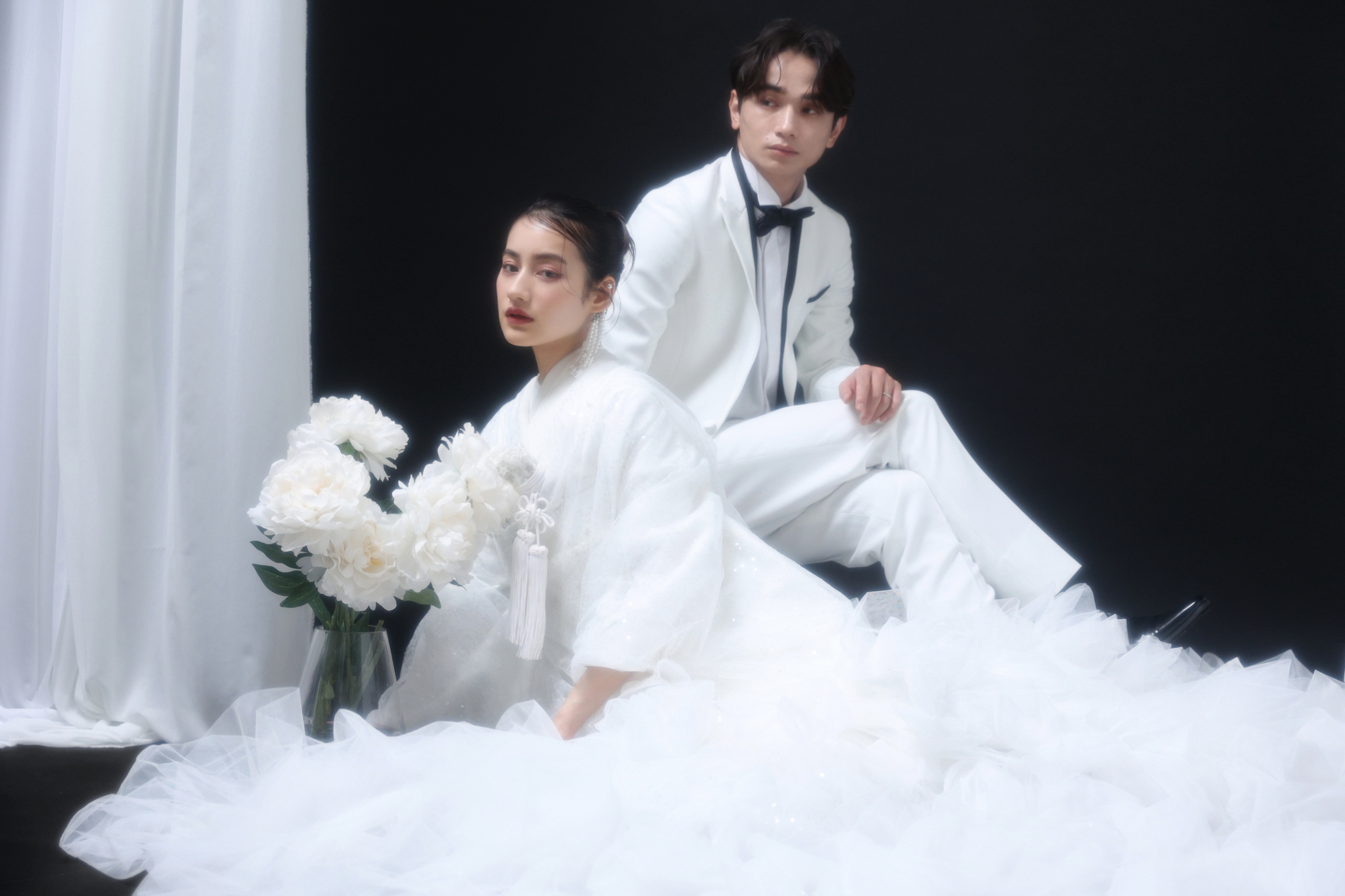 スタジオ、ロケーション、フォトスタジオ、ウェディングフォト、フォトウェディング、結婚、写真、撮影、前撮り、札幌、北海道、ウエディングドレス、カラードレス、和装、色打掛、レース打掛、オリジナル、ファッション、ファッションウィーク、バンクーバー、VFW、カウンセリング、ヘアメイク、おしゃれ、トレンド、ソロウェディング、ソロ、お得、キャンペーン、コーディネート、ヘアメイク、ヘア、メイク、駅近、アクセス、立地、地下直結、フェア、クラスフリー、追加料金なし、コーディネート、土日、限定、カウンセリグ、お配り用、ギフトブック、家族