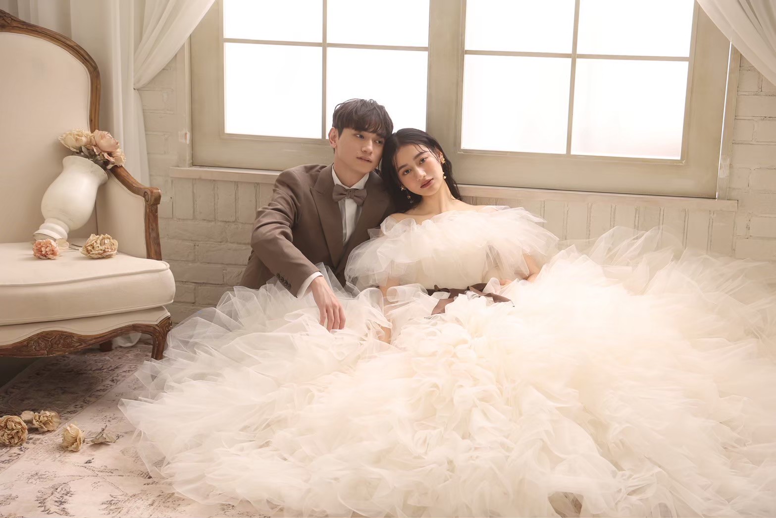 スタジオ、ロケーション、フォトスタジオ、ウェディングフォト、フォトウェディング、結婚、写真、撮影、前撮り、札幌、北海道、ウエディングドレス、カラードレス、和装、色打掛、レース打掛、オリジナル、ファッション、ファッションウィーク、バンクーバー、VFW、カウンセリング、ヘアメイク、おしゃれ、トレンド、ソロウェディング、ソロ、お得、キャンペーン、コーディネート、ヘアメイク、ヘア、メイク、駅近、アクセス、立地、地下直結、フェア、家族、集合撮影、思い出